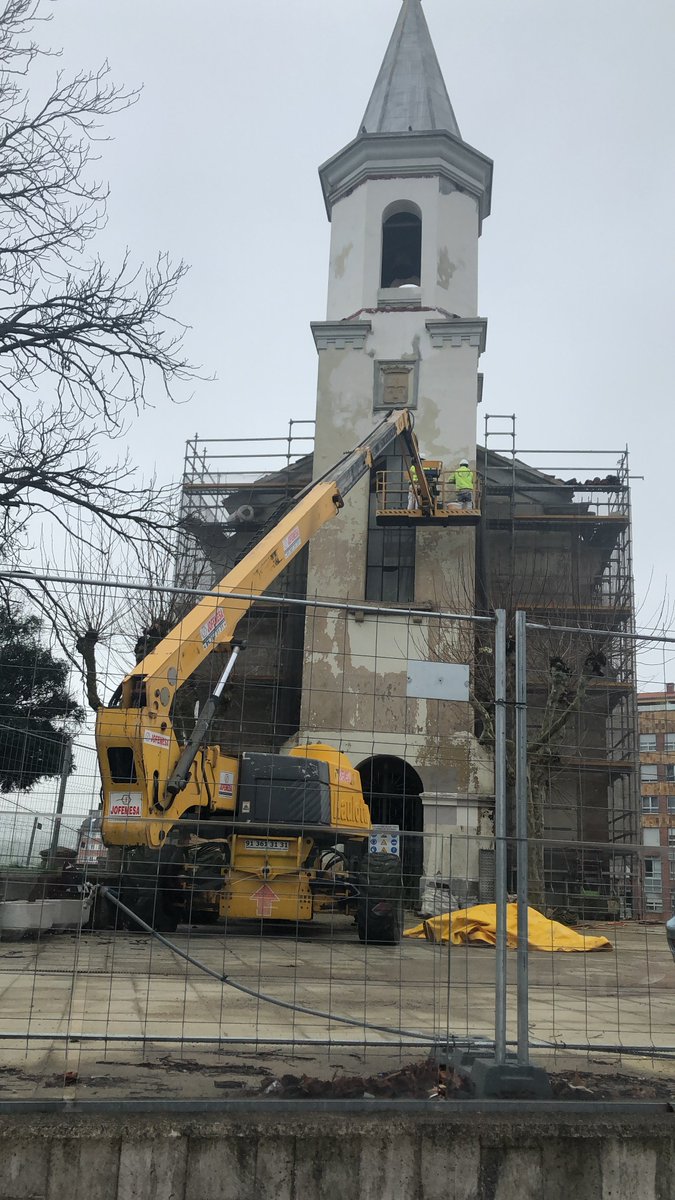 PERALTE_AS's tweet photo. Trabajamos en la #CapilladelaCadellada!! El #campanario, con #chapitel octogonal, es una de las partes rehabilitadas. #rehabilitación #entornoHuca #Oviedo #Asturias @ElOtroOviedo https://t.co/f4YDDYY2z1