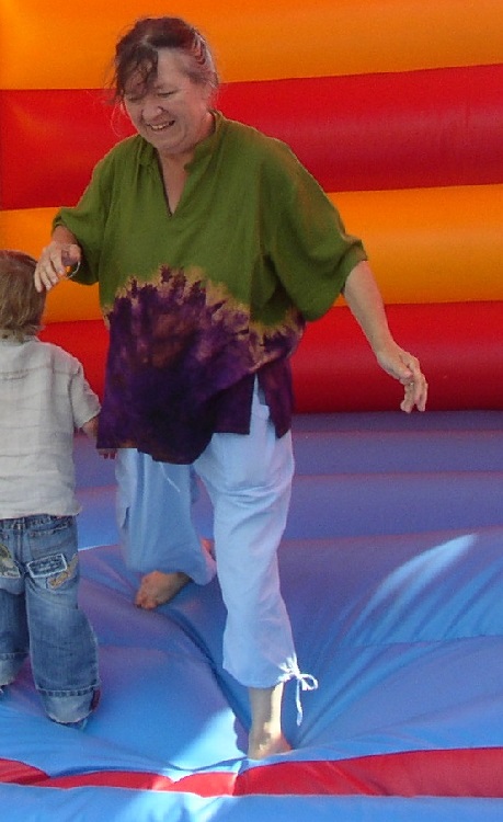 BobHambleton's tweet photo. It is with great sadness that I pass on the news that my former partner, Sarah Davis, has died at her home in Whitchurch, Hampshire.  Our thoughts are with her children, Jenny, Phil and Sam and the rest of Sarah’s family.  Info on Sarah's Funeral as it becomes available.

Bob H. https://t.co/h6zQRi1TF8