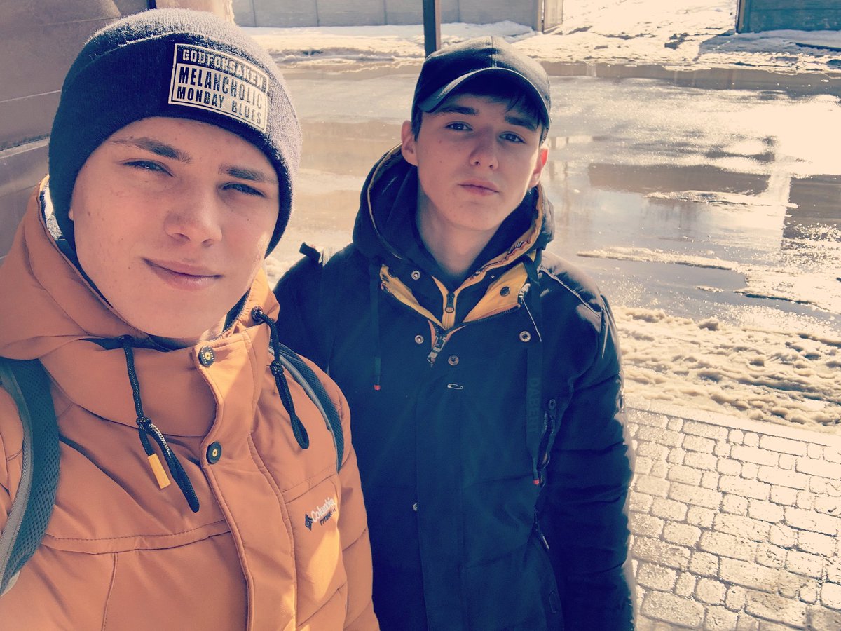 egor_lipnitsky's tweet photo. Важен тот человек, который приходит на помощь тогда, когда его даже не просят.😜✌ #жизнь #новоефото #2020 #зима #марув #бенг #GRIVINA https://t.co/yzLZNeliNP
