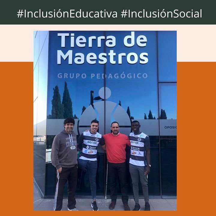 TierraMaestros's tweet photo. En Tierra de Maestros #SOMOSDEINCLUSIÓN 

Algunos de los jugadores del @flamencosamputadosur del que somos patrocinadores se han pasado por nuestra sede para presentarnos su proyecto.

#InclusiónSocial #InclusiónEducativa #OposicionesDocentes #OposicionesPT #InnovaciónEducativa https://t.co/EK9yKUvKYC