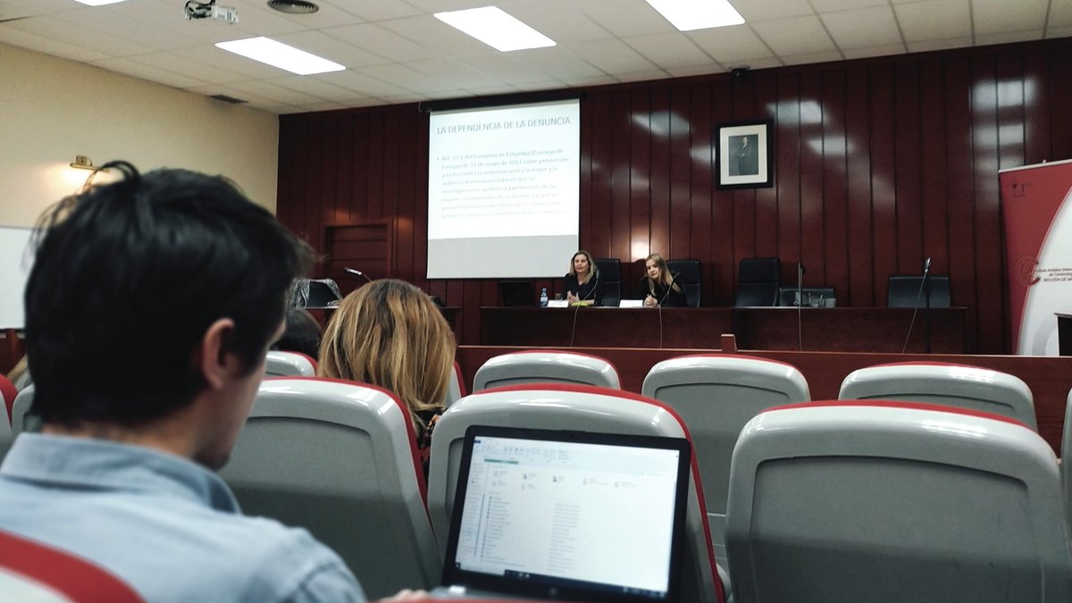 fjcastro_'s tweet photo. @anabelcerezo nos habla sobre el trabajo del @IAICMalaga sobre violencia de género. #IIEJIC https://t.co/7gVRRmNMMq