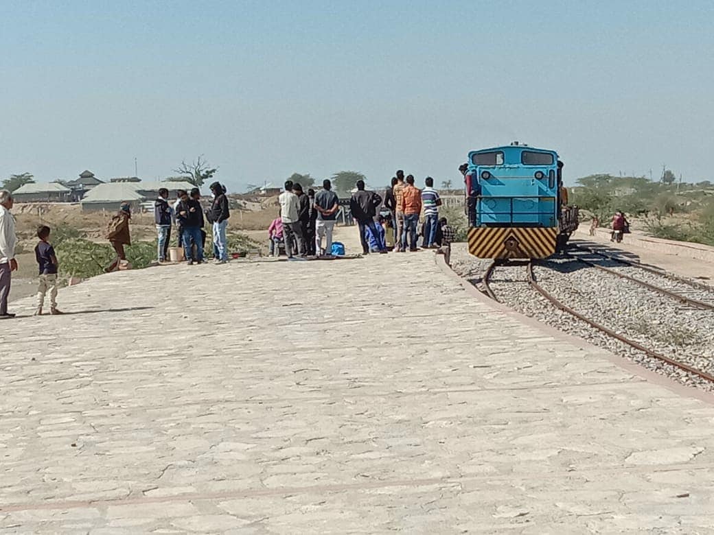ShootingSoluti3's tweet photo. #SHOOT #location #best #trains #sunset #captures 
📷:- @ShootingSoluti3 https://t.co/rZuNIBHZry