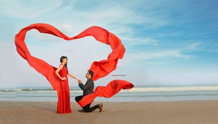 أنت لا تعثر على الحبّ ، هو الذي يعثر عليك . 
لا أعرف طريقةً للتحرُّش بالحبّ ، أكثر خبثاً من تجاهلك له .

#أحلام_مستغانمي