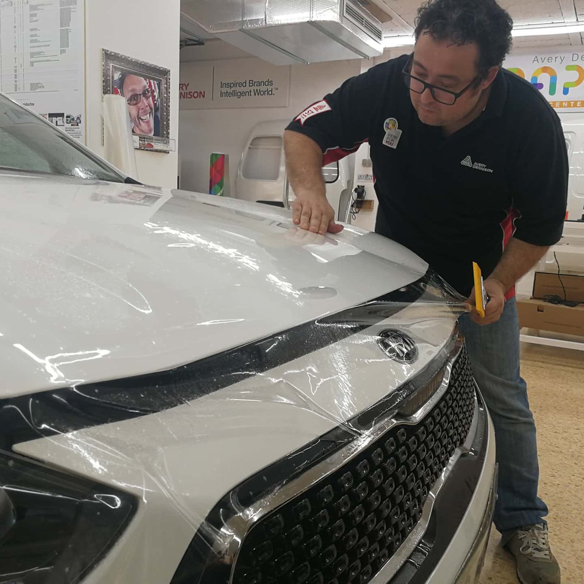 WrappingAcademy's tweet photo. Enamorados 😍 del #PaintProtectionFilm 🚘 y su rendimiento 👌
#CursosOficialesAveryDennisonEspaña @adgraphics_eu #CursoAplicacionPaintProtectionFilm #FilmProtector #CarWrap #CarWrapTraining #WrapAcademySpain #TrainersAveryDennisonEspaña https://t.co/WnUhQvEwCq