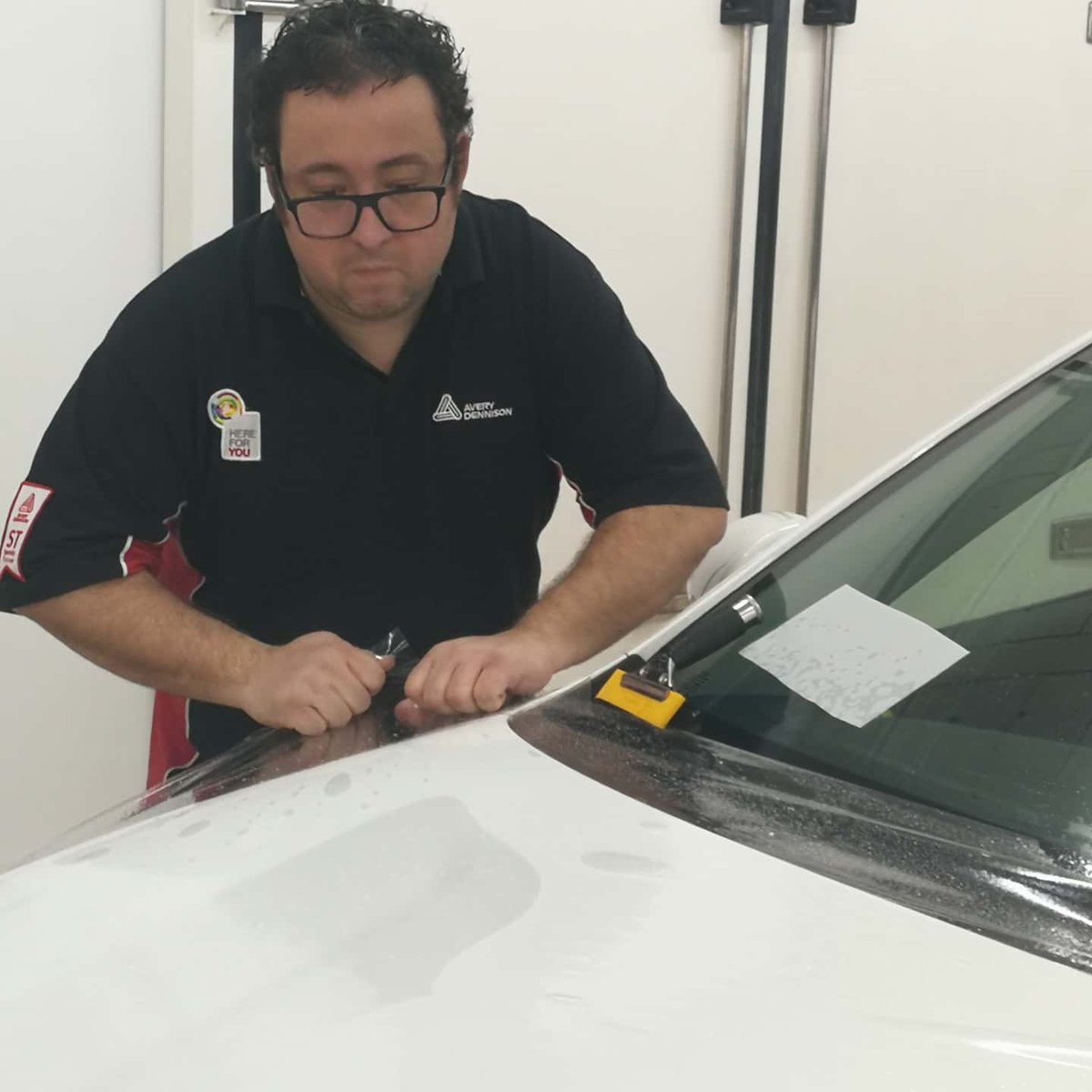 WrappingAcademy's tweet photo. Enamorados 😍 del #PaintProtectionFilm 🚘 y su rendimiento 👌
#CursosOficialesAveryDennisonEspaña @adgraphics_eu #CursoAplicacionPaintProtectionFilm #FilmProtector #CarWrap #CarWrapTraining #WrapAcademySpain #TrainersAveryDennisonEspaña https://t.co/WnUhQvEwCq