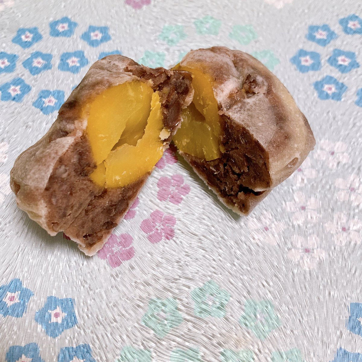 金子真美 Lo 博多座 新版オグリ 観劇後にぜひ オススメグルメ情報 最後に 外せないのがコレ きんつば本舗 博多座2階にあるきんつば本舗の栗が丸ごと入った 御栗 オグリ きんつば 350円 もめちゃうまか 一公演50個限定やけん はよ