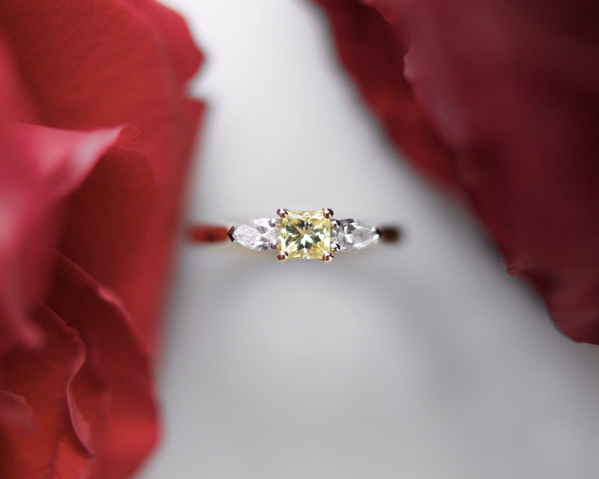 Here's one for those wanting something a little different... Ever considered a fancy coloured diamond?
•
#diamonds #proposal #love #isaidyes #trilogy #yellowdiamond #fancyyellowdiamond #fancycoloureddiamond #sparkle #bemyvalentine #valentinesproposal #jotd #bespokejewellery