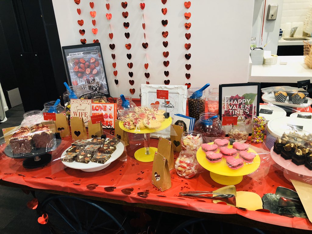 Exchanges_Food's tweet image. Love is in the air! Stop by and grab something sweet for your other half #valentinesday #sharethelove