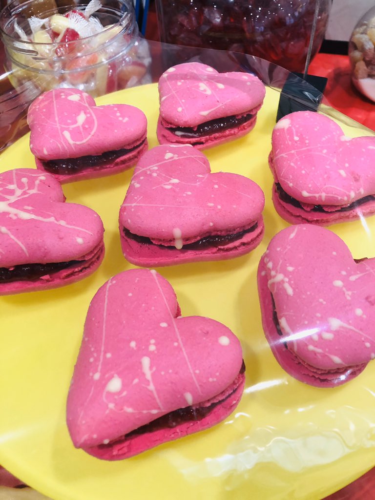 Exchanges_Food's tweet image. Love is in the air! Stop by and grab something sweet for your other half #valentinesday #sharethelove