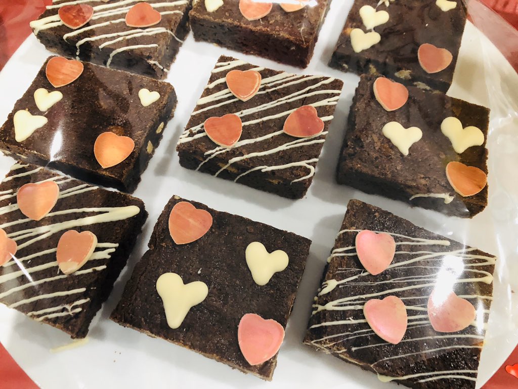 Exchanges_Food's tweet image. Love is in the air! Stop by and grab something sweet for your other half #valentinesday #sharethelove