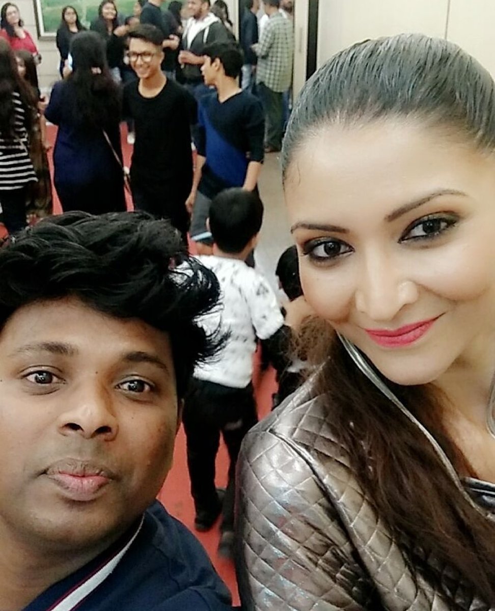 She is ❤
#choreographerviveksawant #viveksawant <a href="/IAMVIVEKSAWANT/">VIVEK SAWANT</a> #model #Trending #Dance #Bollywood