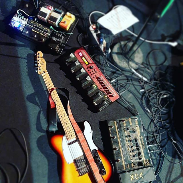 MusiqueSolo's tweet photo. Merci à @asso_ampli pour l'accueil.
Ce fut fort agréable de fouler votre scène !
#Ampli #live #rechargéàbloc https://t.co/bEOKUkuvt4 https://t.co/kBfbJQAVsJ