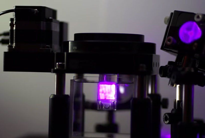 designboom's tweet photo. while regular 3D printing practices may take hours building layer by layer, this new EPFL technology utilizes laser beams to build models as a whole from all surfaces
https://t.co/qndd9vYuGh https://t.co/evjBk0szv0