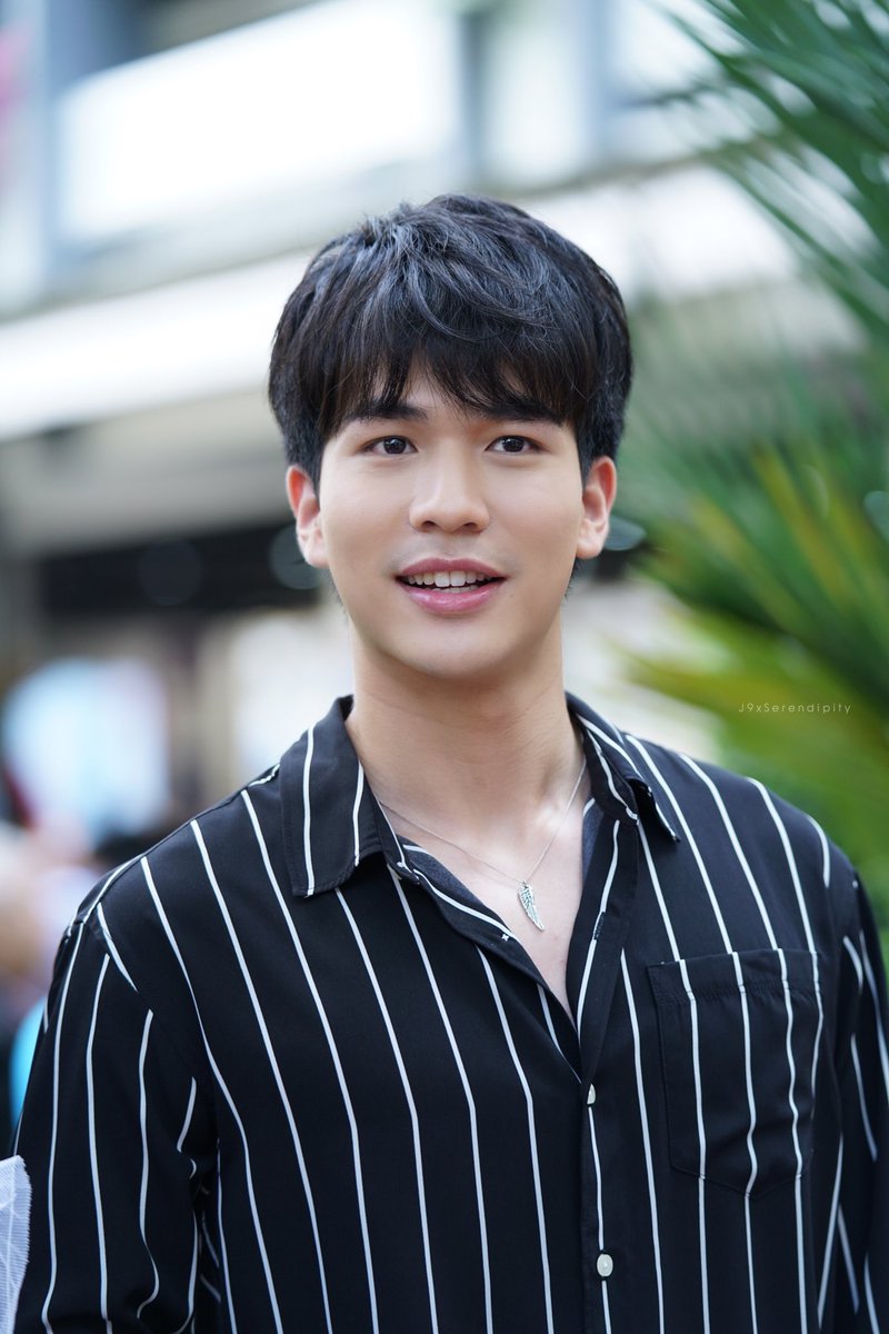 03_sygd's tweet photo. : Knock knock
- Who's there
: Dome.
- Dome who?
I dome wanna close my eyes,🎶🎤
I dome wanna fall asleep cause i miss you baby. And i dome wanna miss a thing. @WDdome #PhoomDome @pavelphoom #HappyValentinesDay #PavelDome #Dome_woranart #โดมเจ้าลักยิ้ม 
Photo cr. J9xserendipity https://t.co/awBVOwshU9