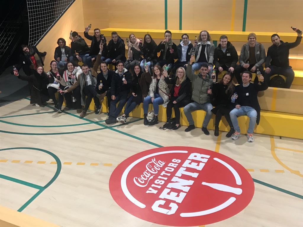 fevia_be's tweet photo. Werken in de voedingsindustrie? Da's niet alleen lekker, je krijgt er ook de kans om levenslang te leren! Met de #FoodTechTalent bedrijfsbezoeken van deze week, ontdekten studenten van @KU_Leuven Antwerpen de talrijke jobopportuniteiten bij @CocaColaBE_nl en #DuvelMoortgat https://t.co/yOM8qPiyt0