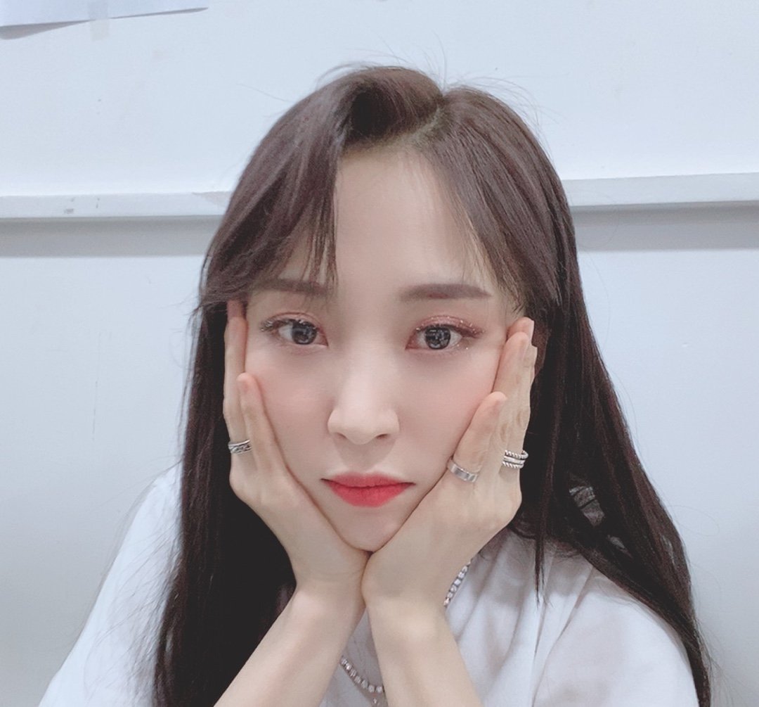 RBW_MAMAMOO's tweet photo. [#문별]
잠시 후 5시, KBS2에서 
뮤직뱅크가 방송됩니다💕
대기실에서는 세상 귀여운 햄찌의 무대 위가 궁금한 무무들은 모두 본방사수해주세요🐹

#MOONBYUL #뮤직뱅크
#달이_태양을_가릴_때 https://t.co/MY0OL0Bl26
