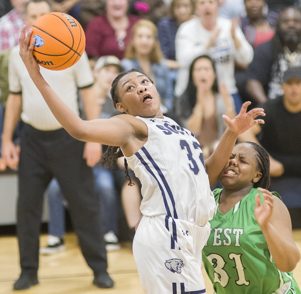 MichaelGPaul's tweet photo. Nija Bryant @athletics_sbhs @sbhs_wbb grabs one of her 18 rebounds against West. She also scored 18 points and blocked six shots. https://t.co/Xzo2ggUGLg