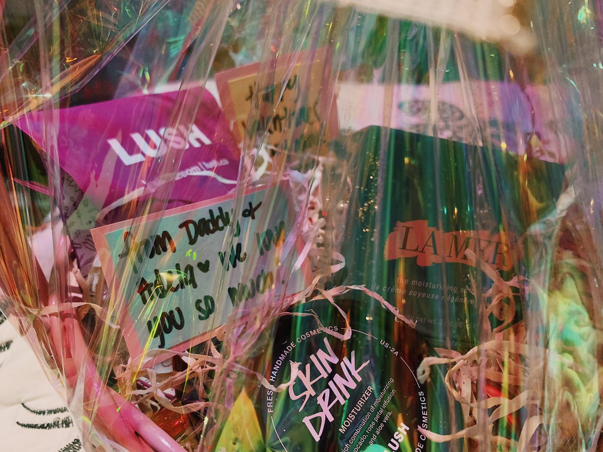 a d e l a tweet media