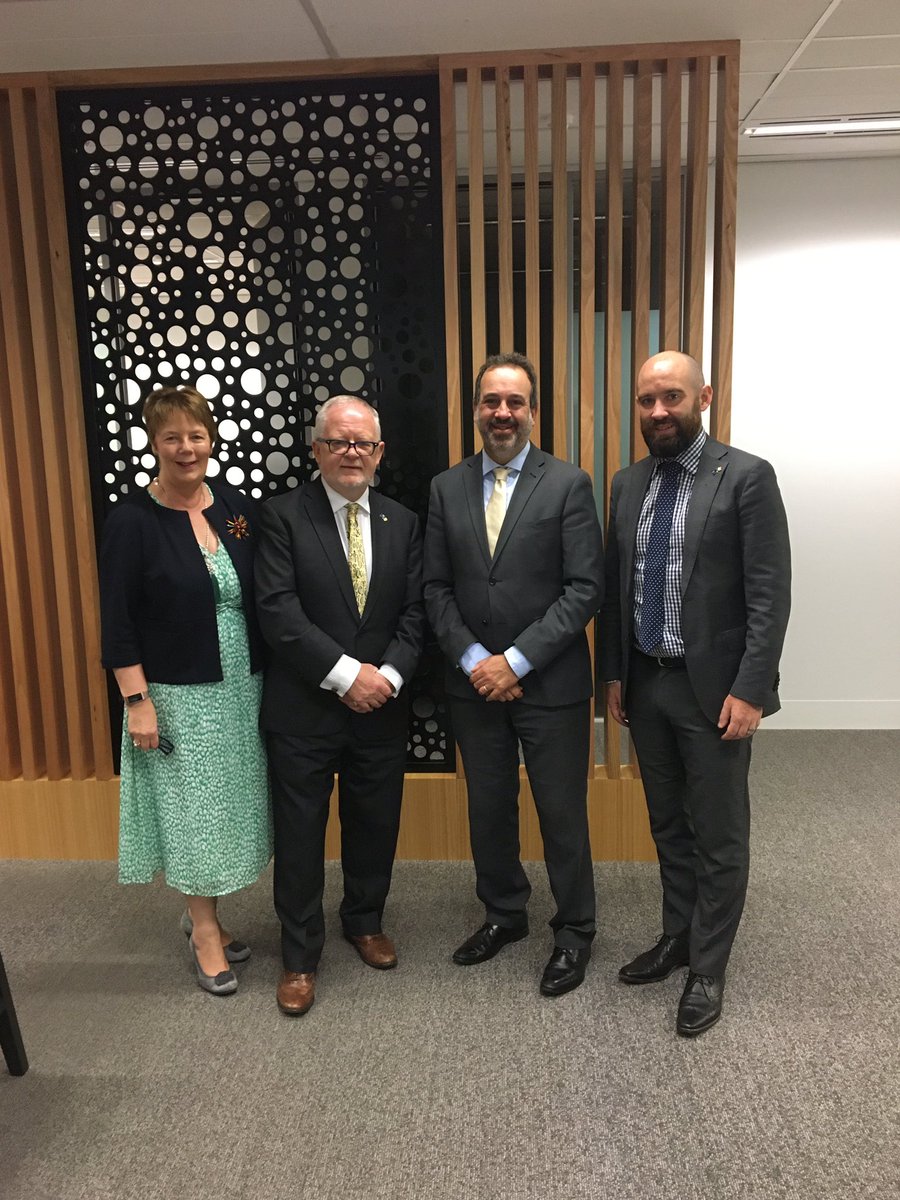 Very fruitful discussion with Jobs Trade Tourism Minister @MartinPakulaMP on bilateral trade, #EUFTA, post #Brexit Ireland-Australia trade and increasing level of Irish business engagement &amp; presence in #Victoria thanks to work @EI_ANZ Melbourne office <a href="/Eccles_Dave/">David Eccles</a>