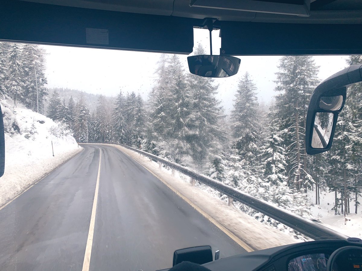 BCHSPE's tweet photo. SNOW π» #bchsskitrip2020 #lifeatosborne #lovebchs https://t.co/DAEKjOxEQg