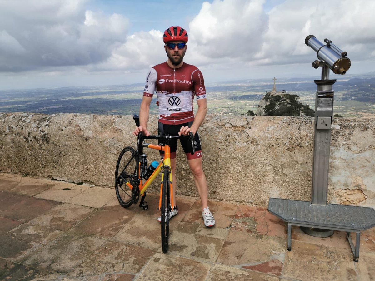 vwmtbteam's tweet photo. Līdz @capeepic startam mēnesis un @JanisPrizevoits ieradies uz nometni Maljorkā, lai labāk sagatavotos garajiem kāpumiem Āfrikā.

@Volkswagen_CV 
@ridebontrager 
@mitascycling 
@vwmtbteam
@veloprofs 

#Ezerkauliņi #roadtocaeepic #mallorcacycling #vwkomerctransports https://t.co/mIJICNzlkI