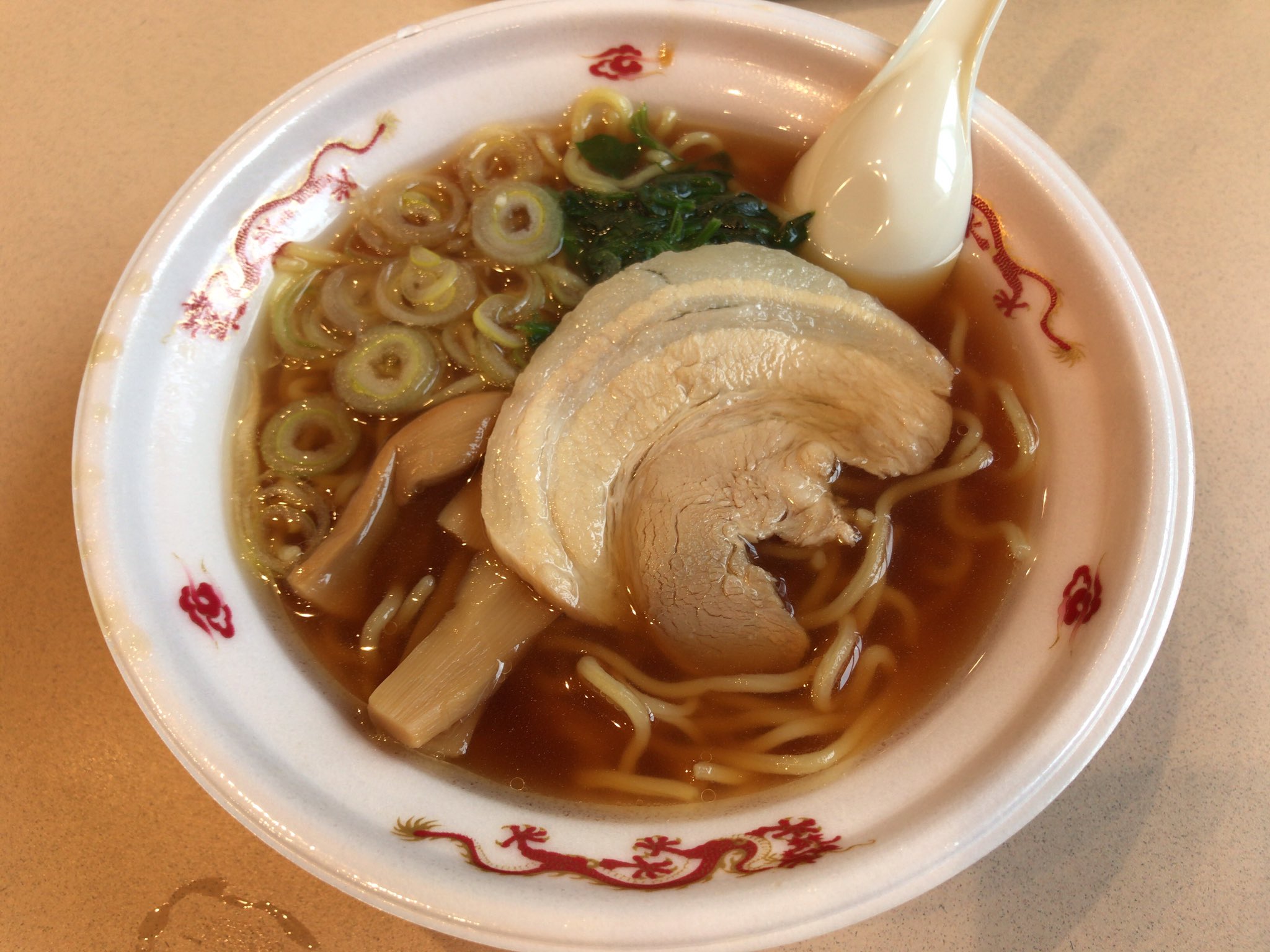 ナッキー としまえん レストラン カリーノ 豊島園 醤油ラーメン 立川志らくが1番好きなラーメンという昭和の香りが漂う一杯 業務用スープをお湯で割っただけだが旨い 閉園のニュースを聞き幼少の頃近所に住んでいたので思い出をかみしめてきました