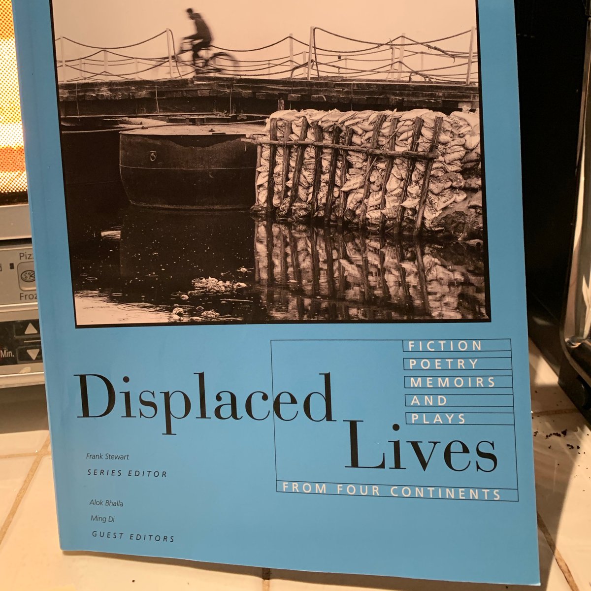 Sholeh_Wolpe's tweet photo. This beautiful and timely anthology just arrived at my doorstep.Thank you Frank Stewart at Manoa, and editors Ming Di and Alok Bhalla. #displacedlives  #immigration https://t.co/VKU1tfEzJd
