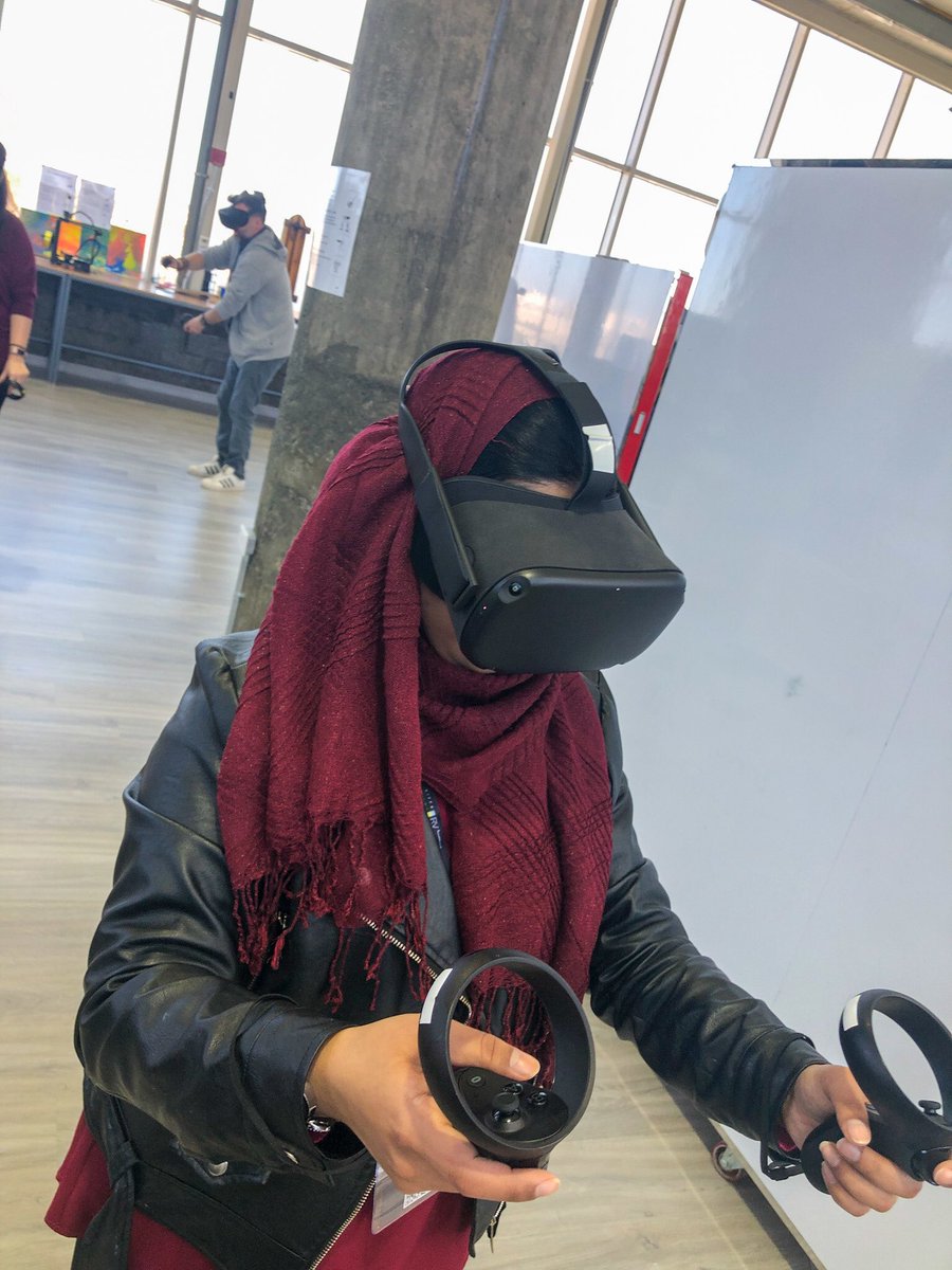 level5bahrain's tweet photo. Using Google Tilt Brush as an emerging art medium and exploring all of the possibilities and implications for our students. #issedu #bahrainedu #edchatmea #arted #artshift #rvisionaries @rvis_bh https://t.co/VlzvfMqAxl