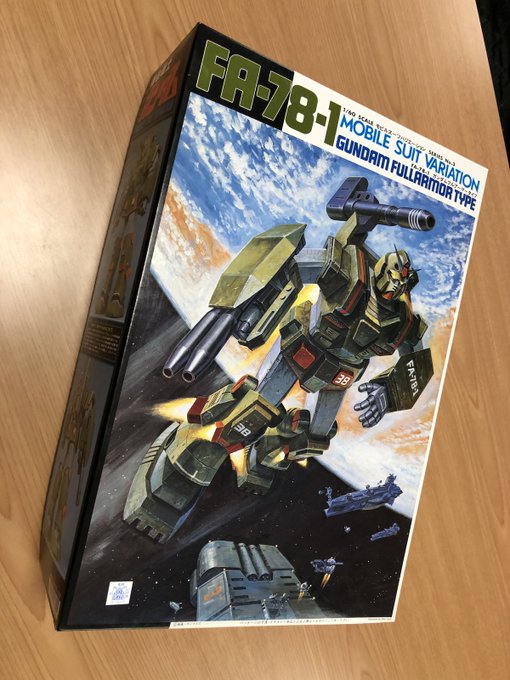 1/60サイズのガンダム フルアーマータイプを手に入れた。この大きさのを一度作ってみたいなあ、と思っていたので嬉しい。頭を1/144と比べてみたけどこんなに違うんですね。でかい!そしていい面構えをしてらっしゃる。 