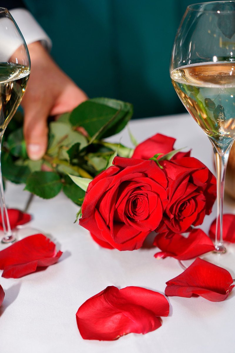 "To the world you may be one person, but to one person you may be the world..."
We wish a wonderful Valentine's Day, to be celebrated with all the people that fill your world of love!
#valentinesday #parkhyattmilano