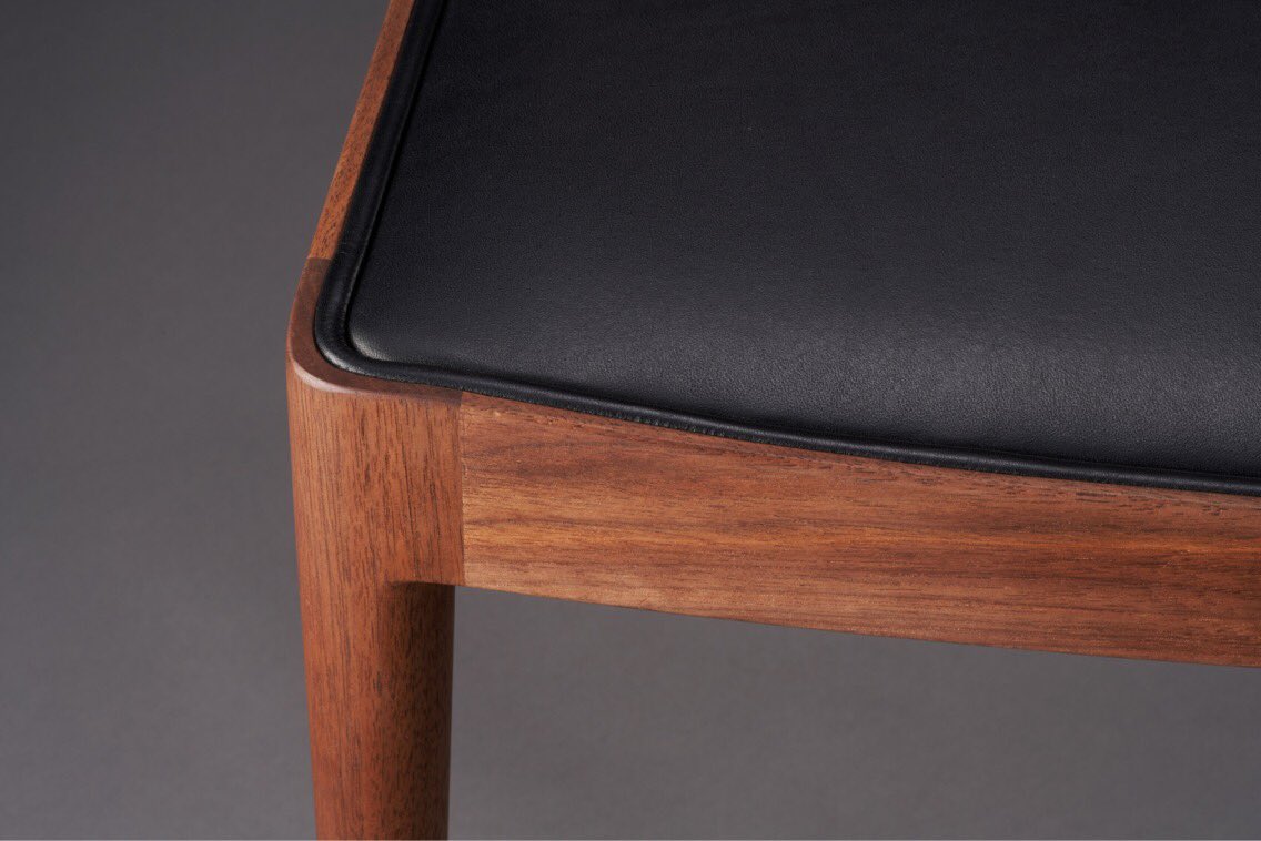 sekino_h's tweet image. 3年前に作った椅子です。
細くて危うげ…

This is so light /1.8kg

#chair #diningchairs #wallnuts #design #craft #supperlight #luxurylifestyle #thin  #椅子 #北欧家具 #ヴィンテージ家具 #名作椅子 #北欧インテリア