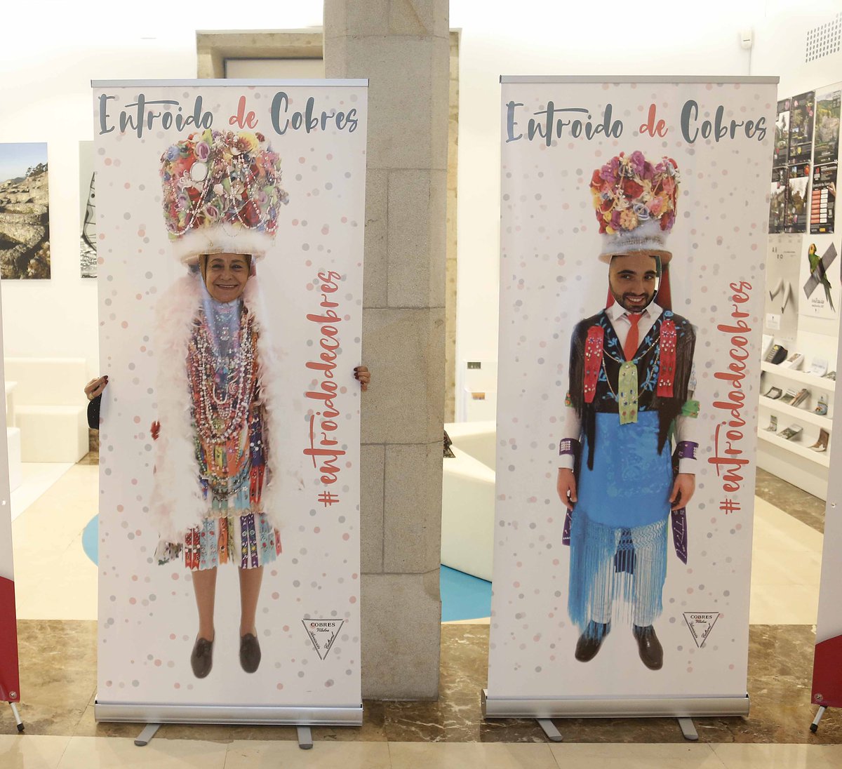 depo_es's tweet photo. 🎭 O #EntroidodeCobres percorre esta tarde as rúas de @Pontevedrate como antesala da gran cita entre o 22 e o 25 de febreiro en @ConcelloVilaboa. Non perdas esta oportunidade única cunha Festa de Interese Turístico de Galicia! 👉 https://t.co/kUfJ1s4mZA https://t.co/wrvREylrLf