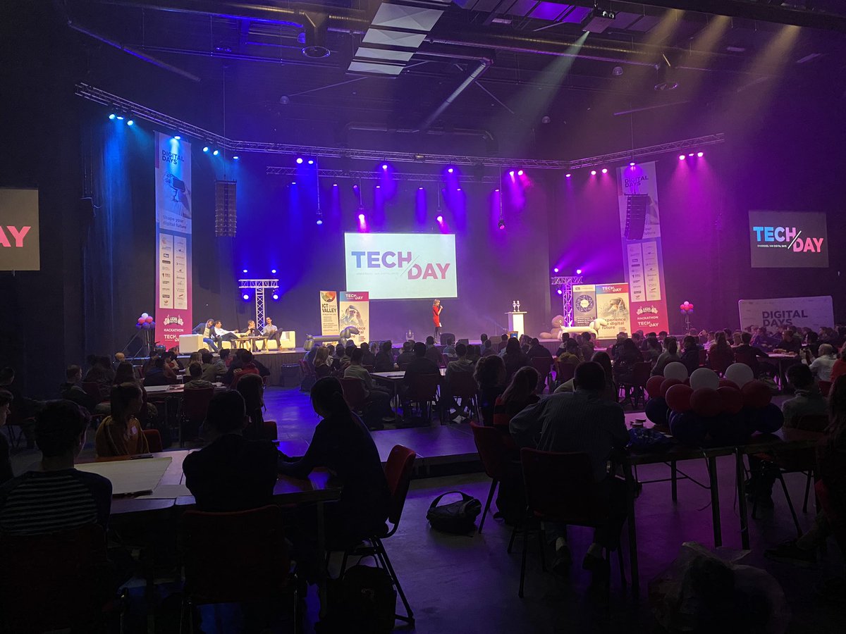 ICT_Campus's tweet photo. We zijn begonnen! #digitaldays2020 #techday #hackaton #gamebattle https://t.co/AxmVe4AHVM