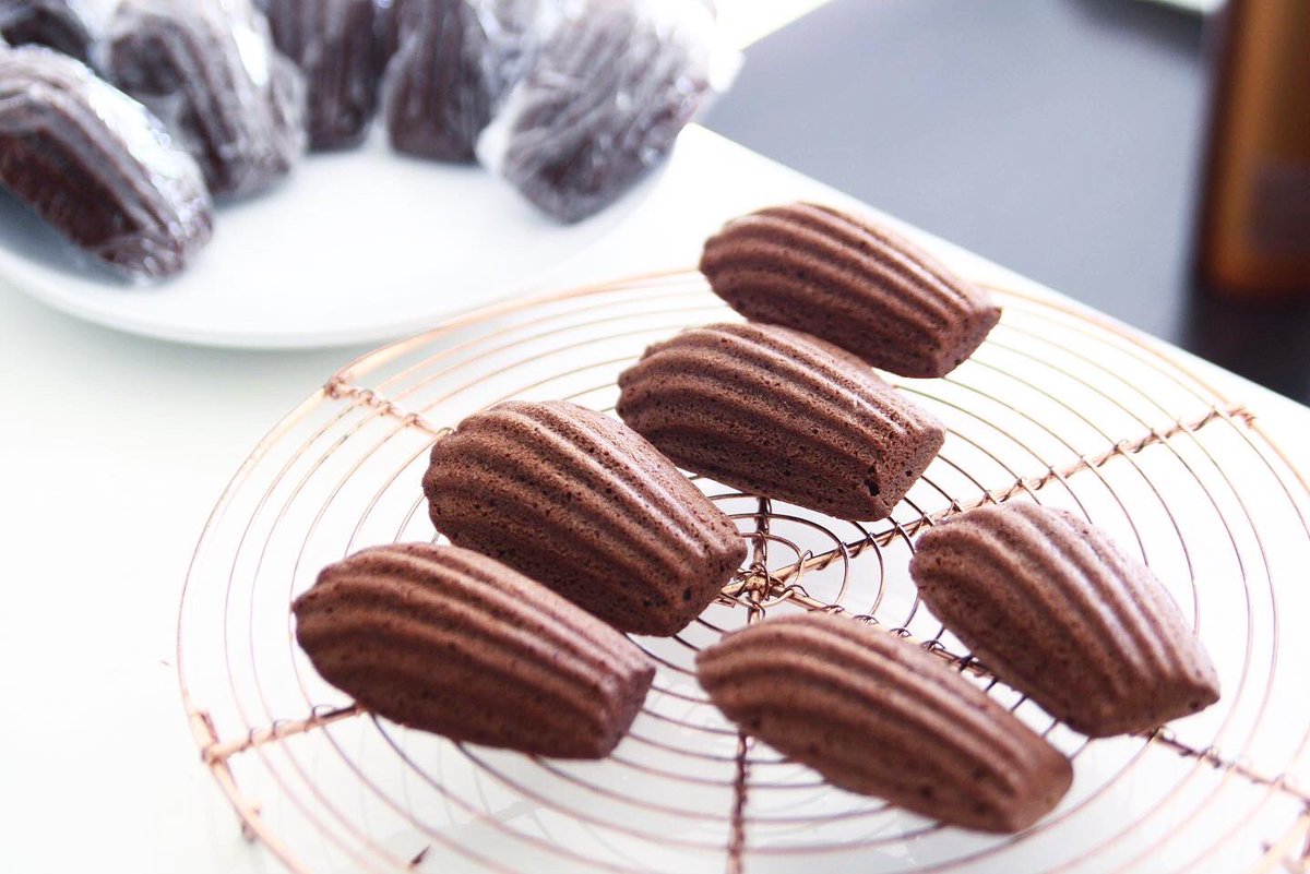 バレンタイン クッキーの数が足りなそうだったのでチョコマドレーヌも追加で作りま Soyonのイラスト