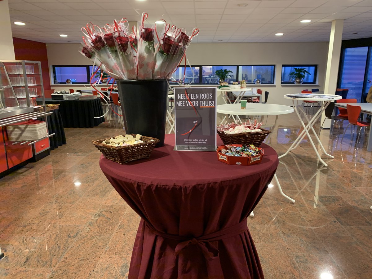 Wij bieden onze cursisten vandaag een helpende hand met #Valentijn💗. Is toch leuk thuiskomen met een 🌹?

🎵Ik geef je een roosje mijn roosje! 

#Valentijn #ValentinesDay2020 
#OmdatJouwPartnerHetNietWilMaarStiekemTochVerwacht