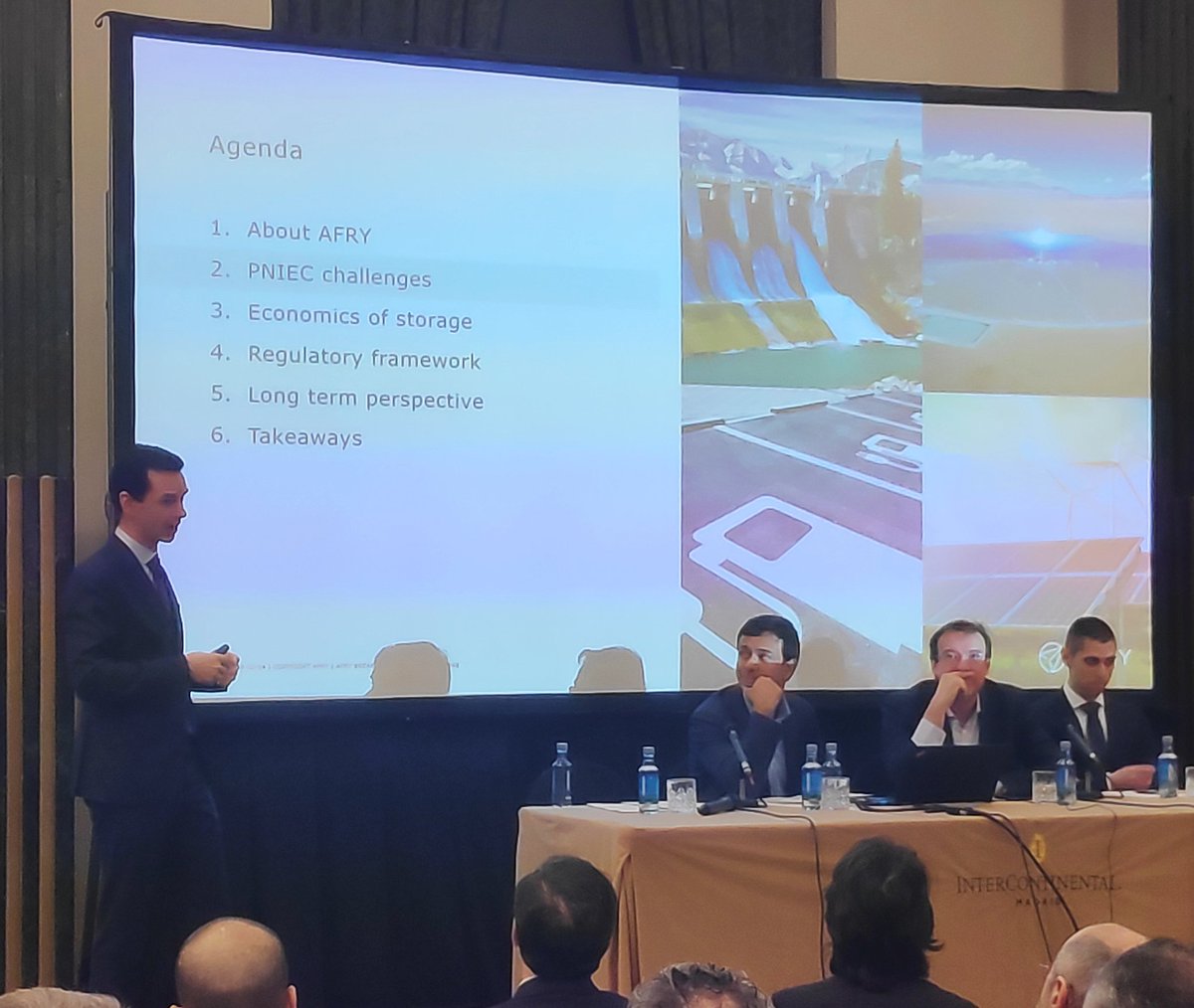 APPA_Renovables's tweet photo. Estamos hoy acompañando al #SocioAPPA #AfryManagementConsulting (anteriormente #Poyry). Presenta la jornada Javier Revuelta, planteando distintos escenarios futuros de #renovables y su impacto en el desarrollo del #almacenamiento. https://t.co/BGBKByAbxD
