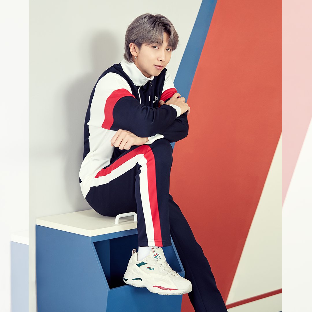 fila_korea's tweet photo. 복잡한 레이어드 패턴과 
매치되는 컬러 포인트가 감각적인
휠라 #레이트레이서 를 만나보세요

#휠라 #FILA #BTS #방탄소년단 #레이트레이서 #RayTracer 
#RM #진 #슈가 #제이홉 #지민 #뷔 #정국 #RM #Jin #SUGA #jhope #Jimin #V #JungKook #신발추천 #데일리슈즈 #스쿨룩 #대학생룩

@BTS_twt https://t.co/lPWJn7cZd0