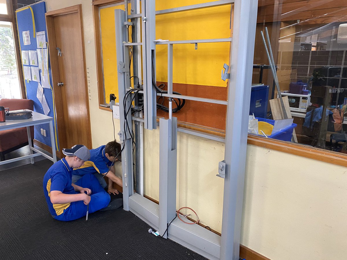 ProjReimaginate's tweet image. Job done. 

Uncovered. Emptied of junk. Returned to learners. This is our “new” multi-media studio. 

#ProjectReimaginate