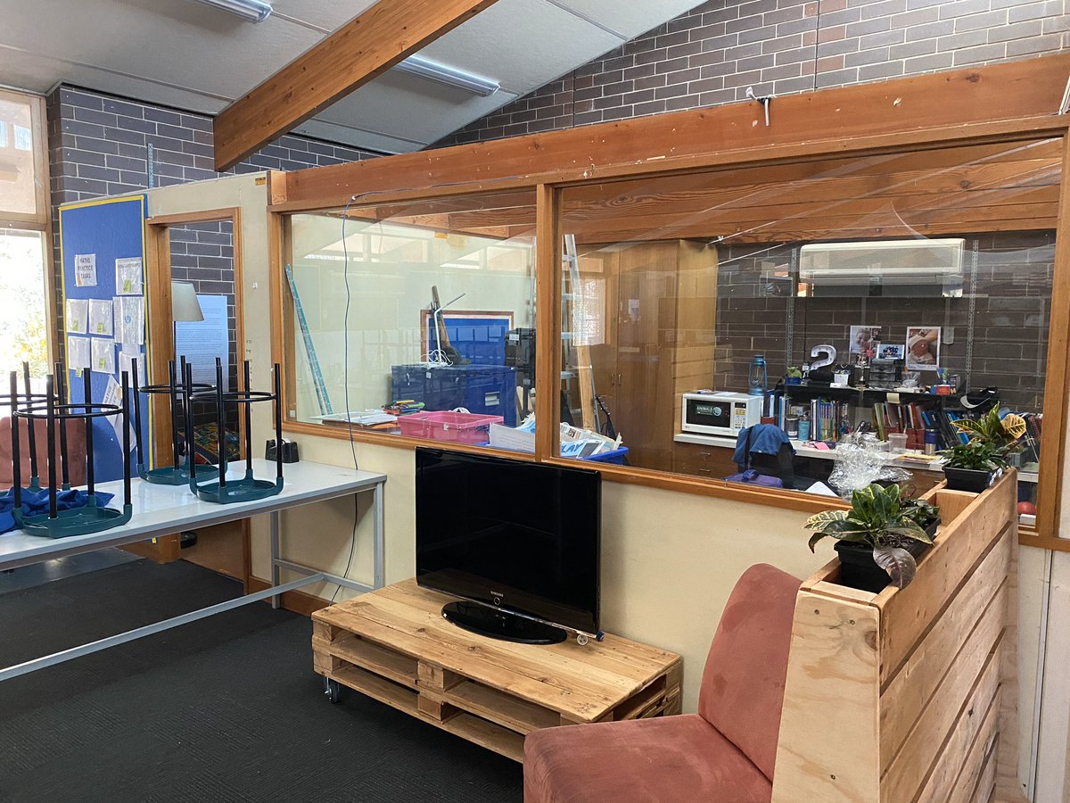 ProjReimaginate's tweet image. Job done. 

Uncovered. Emptied of junk. Returned to learners. This is our “new” multi-media studio. 

#ProjectReimaginate