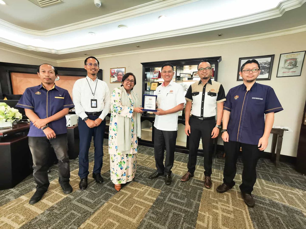 BPH_JPM's tweet image. program2 yg telah dirancang utk mnggalakkan pelancongan di Labuan serta projek2 pmbangunan yg sedang &amp;amp; akan dijalankan di Labuan.Semoga kunjungan ini mengeratkan hubungan &amp;amp; kerjasama d antara BPH &amp;amp; Perbadanan Labuan. #bphjpm #perbadananlabuan #rumahperanginanpersekutuan #kuarters