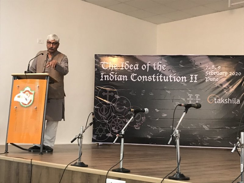 ConstitutionCAD's tweet photo. Our notes from the Idea of the Indian Constitution - Chapter 2: https://t.co/WeFk5YZK1D
@Apoorvanand__ , @anujbhuwania, Arun Thiruvengadam and Achyut Chetan spoke on key constitutional ideas and how to teach them in the classroom.
#Constitutionaleducation #ConstitutionofIndia https://t.co/Fiu2weNBn1