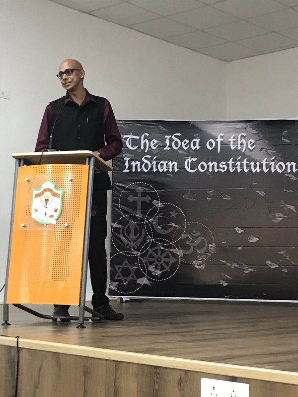 ConstitutionCAD's tweet photo. Our notes from the Idea of the Indian Constitution - Chapter 2: https://t.co/WeFk5YZK1D
@Apoorvanand__ , @anujbhuwania, Arun Thiruvengadam and Achyut Chetan spoke on key constitutional ideas and how to teach them in the classroom.
#Constitutionaleducation #ConstitutionofIndia https://t.co/Fiu2weNBn1