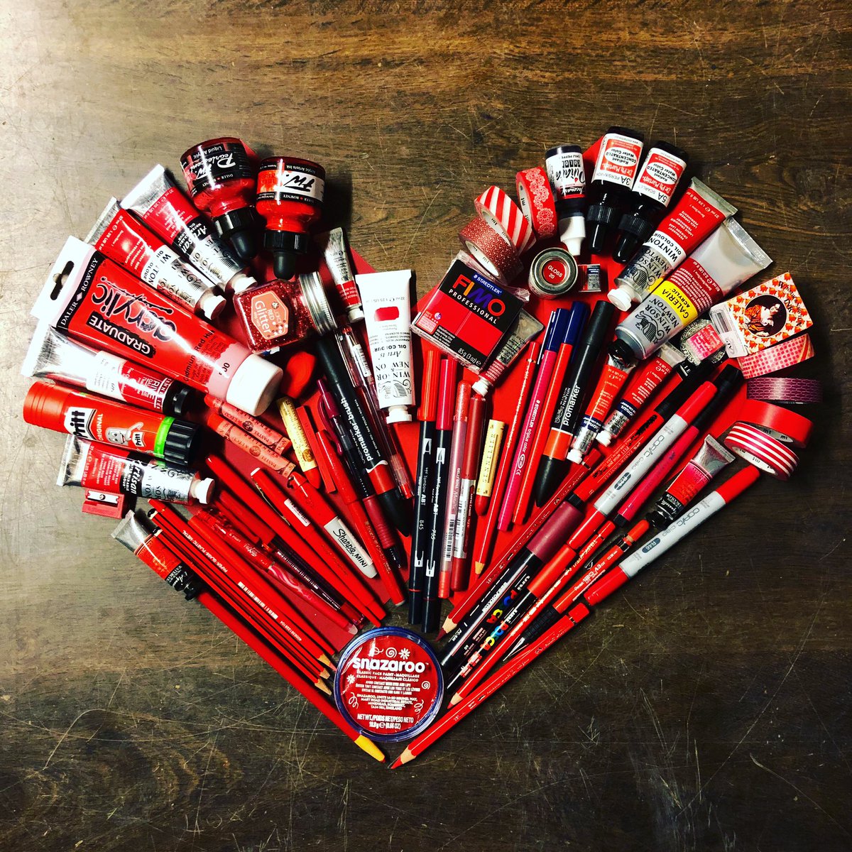 No heart is perfect but filling it with art supplies helps ❤️🦞🌡🖍📌#stationeryaddict #arttherapy #edinburghartshop #opensevendays #wonkyheart #candystore #artisttools