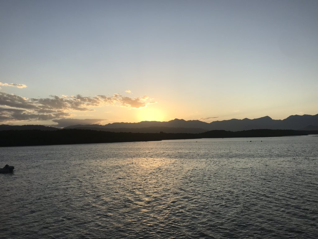 toooldforhoste1's tweet photo. Sunset vibes #Queensland #PortDouglas https://t.co/wXcJ4NTT65