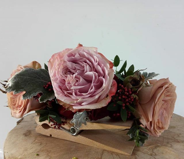 Floral head band
•
#vintageflorals #bridalshoot #bridetobe #weddingday #vintagestyle #vintageroses ift.tt/2HjCme3