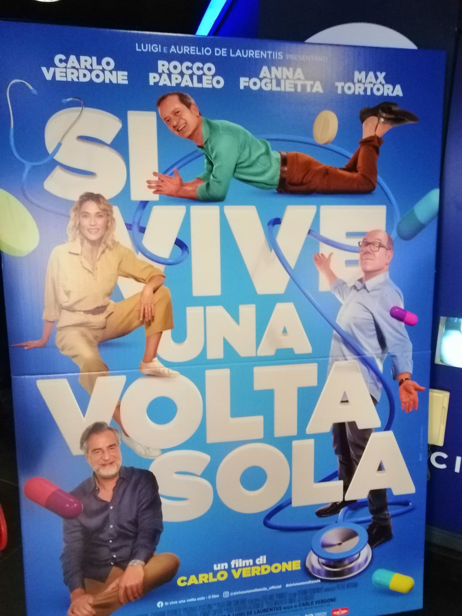 marcoestop's tweet photo. Tra poco presentazione di #SiViveUnaVoltaSola 👍🏻😉 @verdoneofficial @Rocco_Papaleo @anna_foglietta #MaxTortora @gioveron @Filmauro_Srl @ADeLaurentiis @LDLSSCN @VisionDistrib https://t.co/FslwjKKxLi