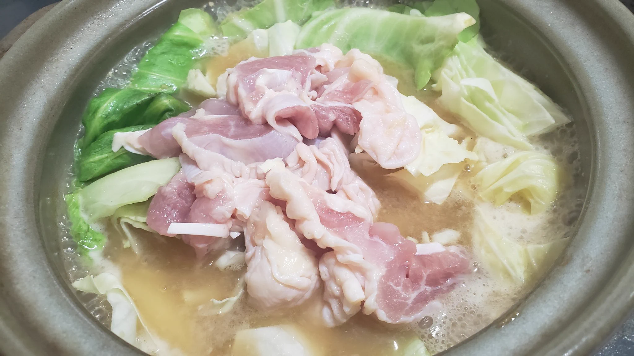 味の足し算で極旨うどんに！味噌バター煮込みうどんのレシピ！