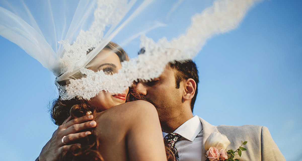 Het is vandaag Valentijnsdag! ♥  Van een bruiloft tot liefde voor een huisdier: welke soorten liefde zet jij graag op de foto? 📷 Fotograaf Ross Harvey, Nikon D750 + AF-S NIKKOR 35mm f/1.4G.