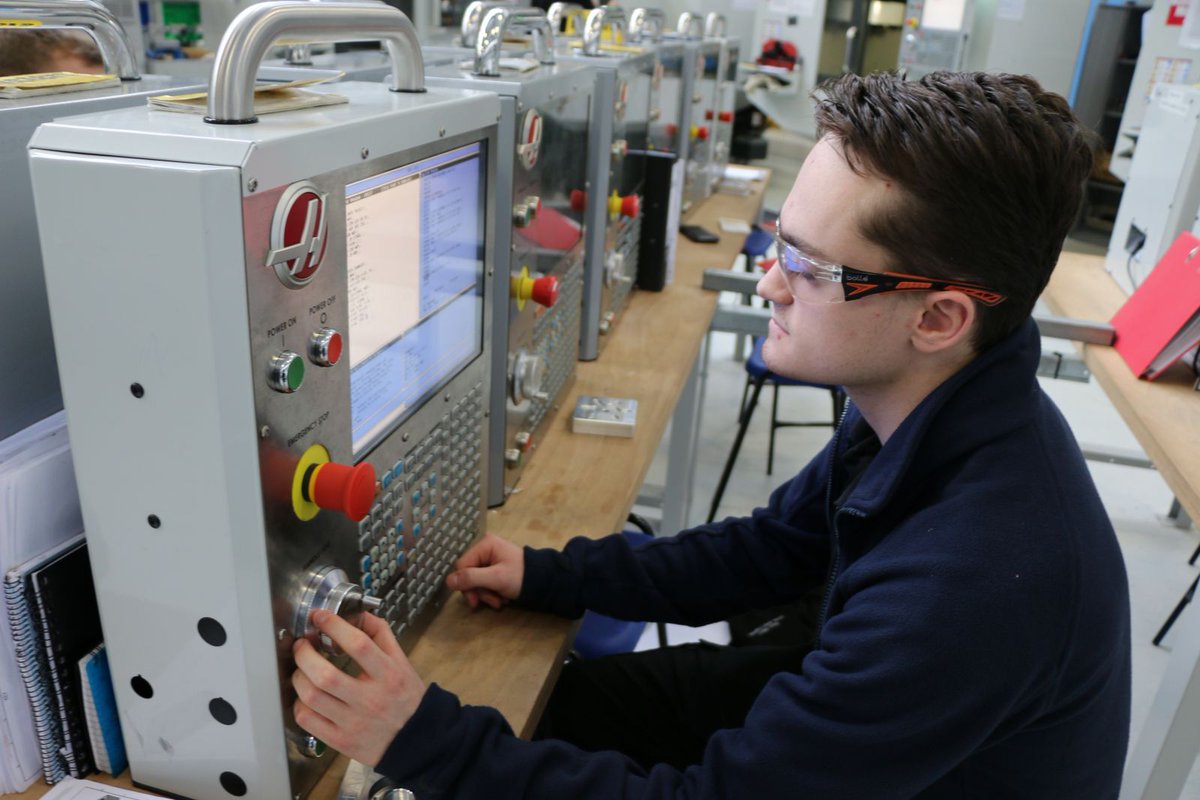 AMRCTraining's tweet photo. ๐จNew Sean Delaney Blog๐จ
Nerves of steel
I have continued to work on my assessment piece on the CNC milling machine, having used similar tools to those used on the manual machine... read more ๐ https://t.co/4WEyfXVaeO
#IMTSApprentice #AMRCtrainingcentre https://t.co/MDDFOkpNSv