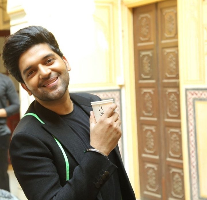 deej_talha's tweet photo. @GuruOfficial  #guruOfficial https://t.co/kzOjqeaFnB